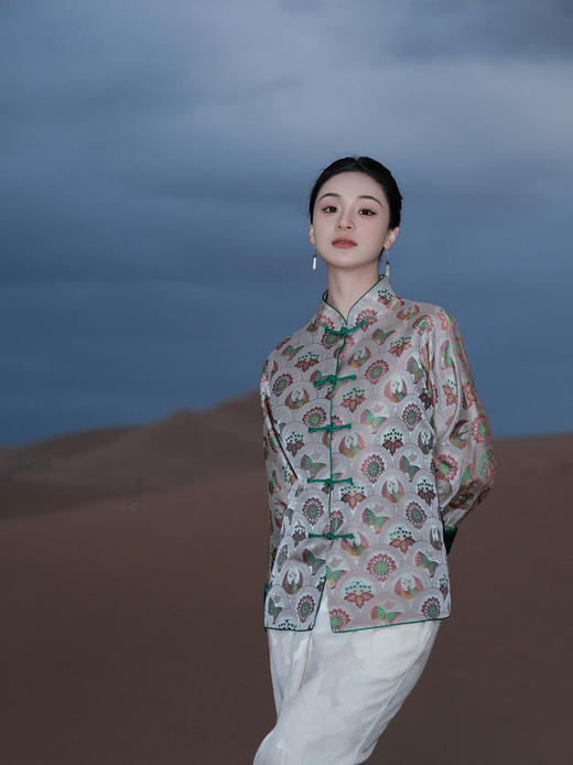盛唐婧 |中式国风孔雀蝴蝶宋锦对襟外套 商品图0