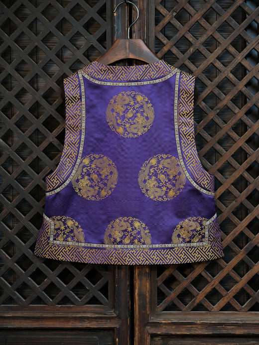 瑕疵|盛唐婧 |中式国风万字纹库缎琵琶襟马甲-紫色[特价品](特殊商品不退不换) 商品图5