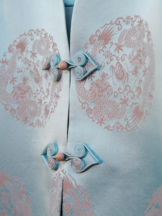 盛唐婧 |中式国风库缎爱心盘扣外套 商品图5