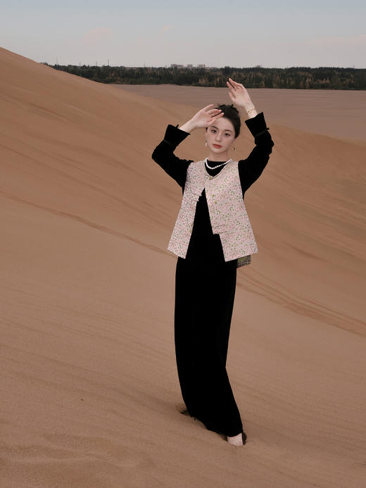 盛唐婧 |中式国风宋锦缠枝花对襟马甲 商品图1