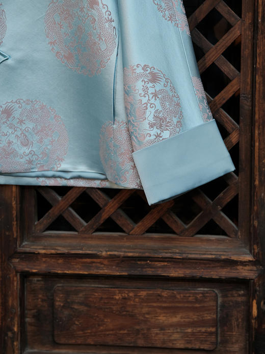 盛唐婧 |中式国风库缎爱心盘扣外套 商品图6