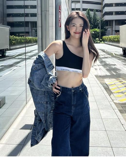 .清仓！！一套入！公司正品！！粉盒女士套装黑、灰配色 CK 女士无钢圈运动内衣套装     文胸➕内裤   斜肩内衣套装 商品图6