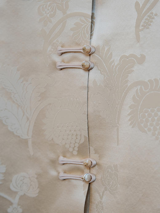 盛唐婧 |中式国风鸢尾花库缎马甲 商品图2