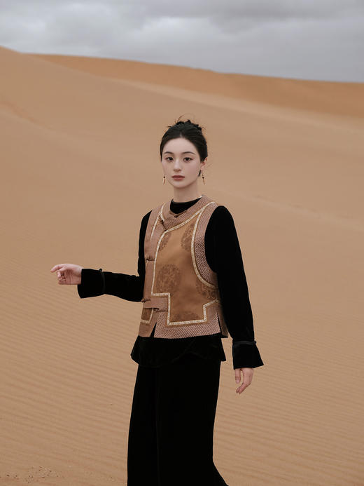 瑕疵|盛唐婧 |中式国风万字纹库缎琵琶襟马甲-古铜色[特价品](特殊商品不退不换) 商品图5