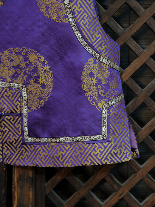 瑕疵|盛唐婧 |中式国风万字纹库缎琵琶襟马甲-紫色[特价品](特殊商品不退不换) 商品图3