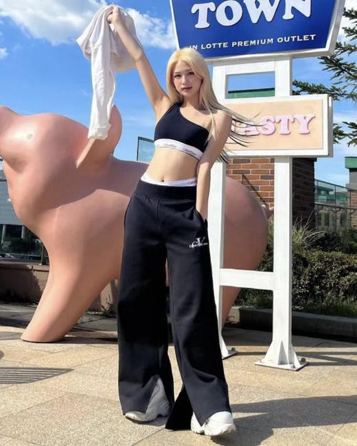 .清仓！！一套入！公司正品！！粉盒女士套装黑、灰配色 CK 女士无钢圈运动内衣套装     文胸➕内裤   斜肩内衣套装 商品图1