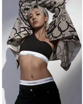 .清仓！！一套入！公司正品！！粉盒女士套装黑、灰配色 CK 女士无钢圈运动内衣套装     文胸➕内裤   斜肩内衣套装