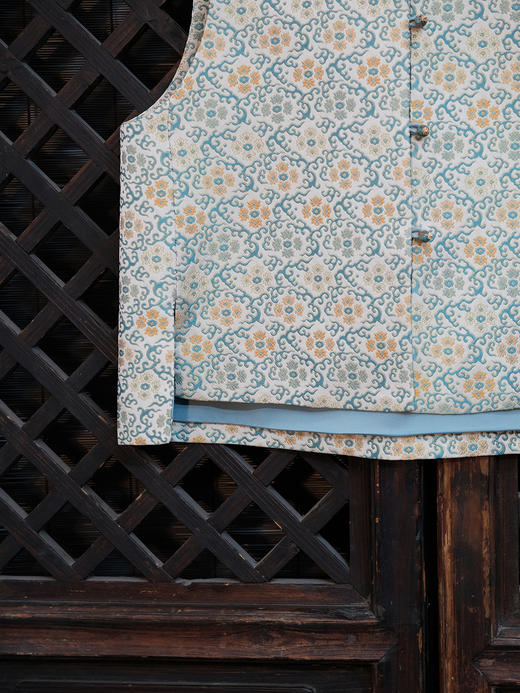 盛唐婧 |好运莲莲新中式宋锦对襟马甲 商品图2