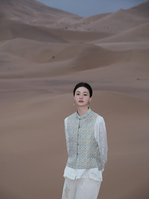 盛唐婧 |好运莲莲新中式宋锦对襟马甲 商品图1