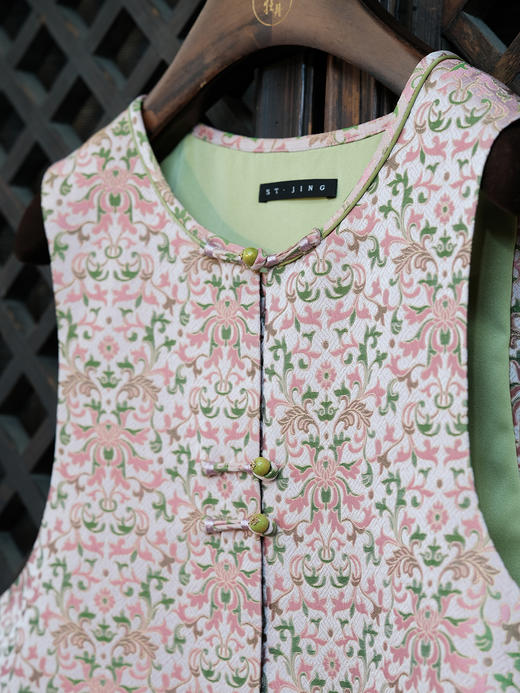 盛唐婧 |中式国风宋锦缠枝花对襟马甲 商品图2