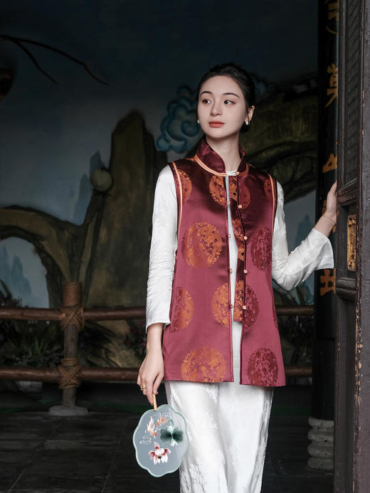 瑕疵|盛唐婧 |中式国风库缎中长马甲-紫红[特价品](特殊商品不退不换) 商品图2