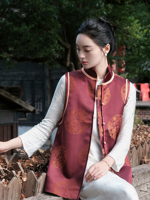 瑕疵|盛唐婧 |中式国风库缎中长马甲-紫红[特价品](特殊商品不退不换) 商品图3