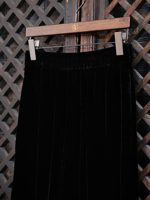 盛唐婧 |新中式丝绒阔腿裤黑色 商品图3