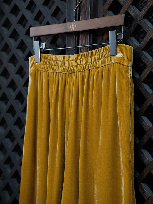 盛唐婧 |新中式丝绒阔腿裤-金黄色 商品图5