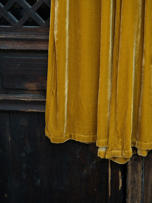 盛唐婧 |新中式丝绒阔腿裤-金黄色 商品图4