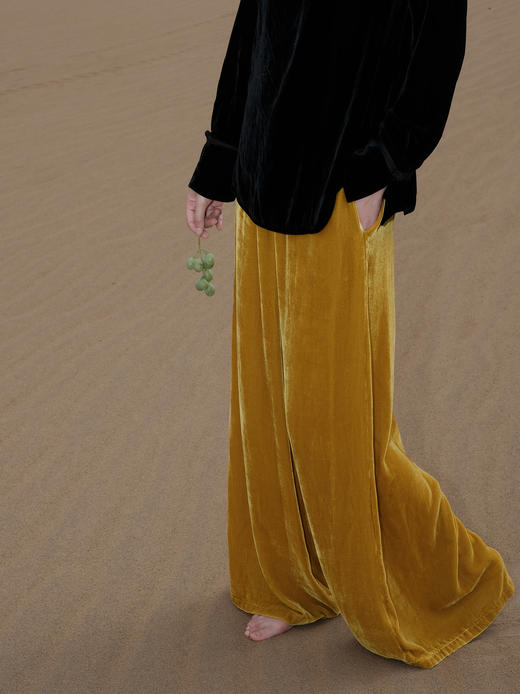 盛唐婧 |新中式丝绒阔腿裤-金黄色 商品图1