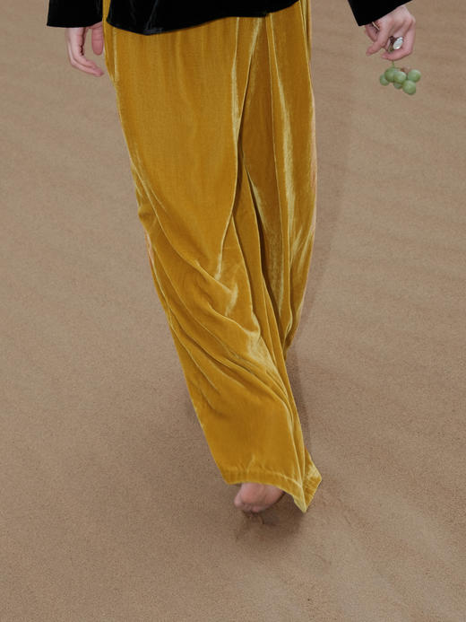 盛唐婧 |新中式丝绒阔腿裤-金黄色 商品图2