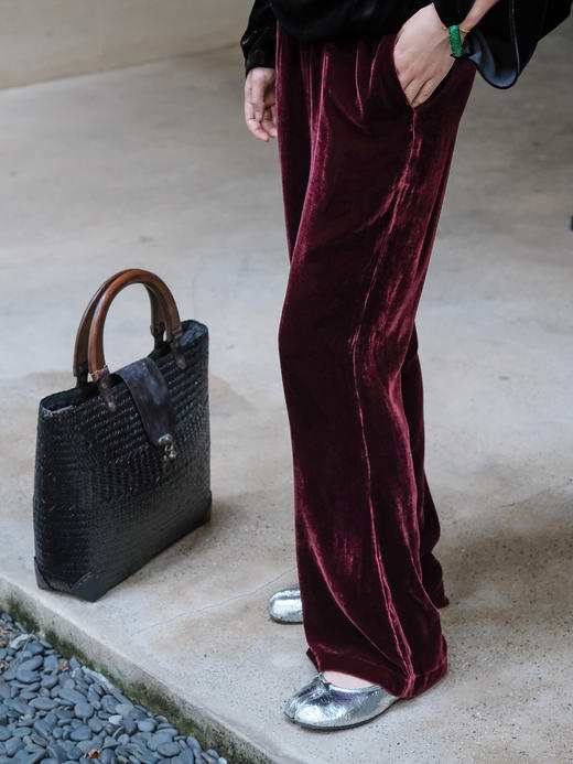 盛唐婧 |新中式丝绒微喇裤红棕 商品图3
