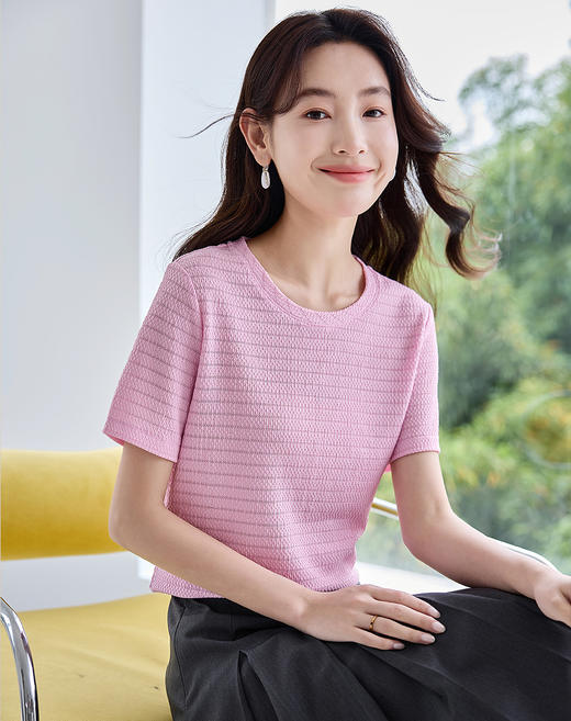 【专属特价】熙世界2025夏季新款肌理感条纹提花T恤女短袖设计感休闲圆领上衣 商品图5