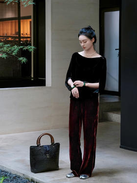 盛唐婧 |新中式丝绒微喇裤红棕