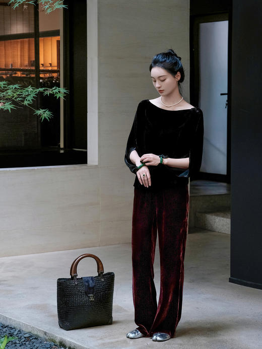 盛唐婧 |新中式丝绒微喇裤红棕 商品图0