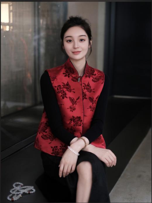 盛唐牡丹 |朱砂红底色真丝漳绒马甲（里香云纱，蝶恋花,钉珠款） 商品图1