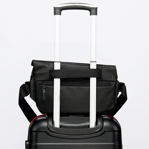 【男士斜挎包】磁吸扣胸包 男款邮差包男骑行机车背包 运动男生单肩包潮  商品图2