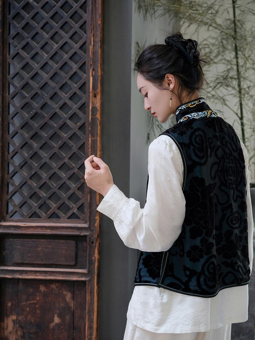 盛唐牡丹&王小潇联名 |高货-富贵牡丹真丝烂花绒偏襟坎肩 商品图4