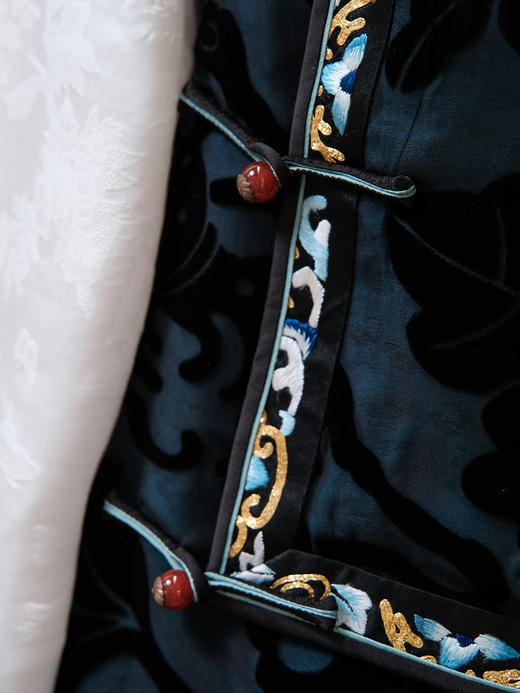 盛唐牡丹&王小潇联名 |高货-富贵牡丹真丝烂花绒偏襟坎肩 商品图2