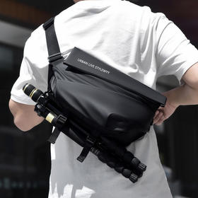 【男士斜挎包】磁吸扣胸包 男款邮差包男骑行机车背包 运动男生单肩包潮 