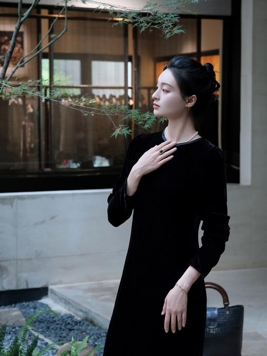 盛唐婧 |新中式丝绒鱼尾连衣裙-黑色 商品图4