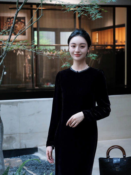 盛唐婧 |新中式丝绒鱼尾连衣裙-黑色 商品图1
