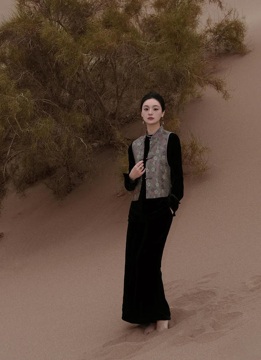 盛唐婧 |真丝宋锦梅花纹对襟马甲 商品图0