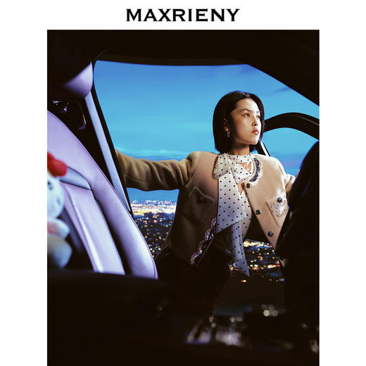 玛克门店发货：【MAXRIENY x Hello Kitty联名系列】短款小香外套(货号:MC88JA832) 商品图3