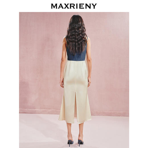 门店发货：MAXRIENY都市优雅感牛仔拼接缎面吊带连衣裙(货号:MC85DR526) 商品图3