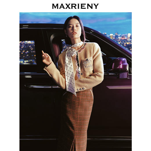 玛克门店发货：【MAXRIENY x Hello Kitty联名系列】短款小香外套(货号:MC88JA832) 商品图2