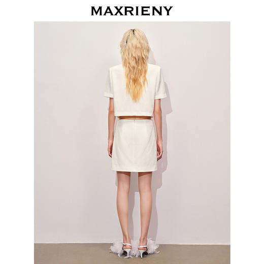 【商场同款】MAXRIENY华丽感立体钉珠花朵短外套女2024夏季新款(货号:MC85JA276) 商品图3