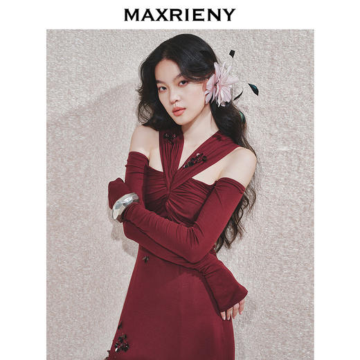 玛克门店发货：MAXRIENY酒红针织性感钉珠连衣裙(货号:MC85DR563) 商品图1