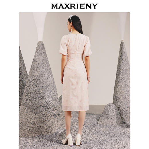 玛克门店发货：MAXRIENY春日温柔感珠链搭片连衣裙(货号:MC88DR077) 商品图3