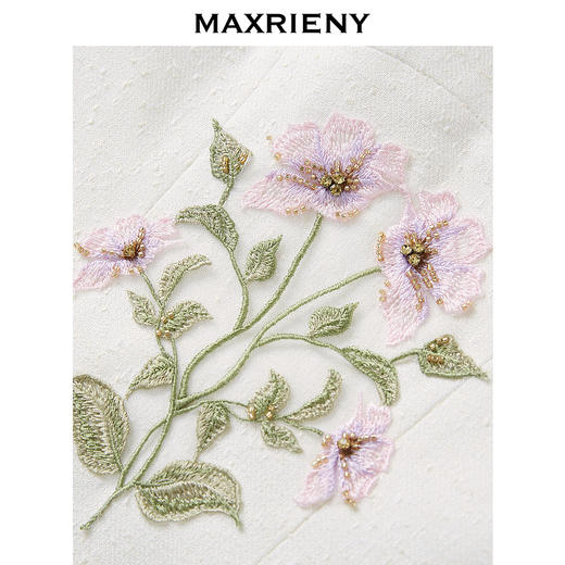 玛克门店发货：MAXRIENY繁花小白裙华丽立体钉珠贴花连衣裙甜美(货号:MC85DR389) 商品图2