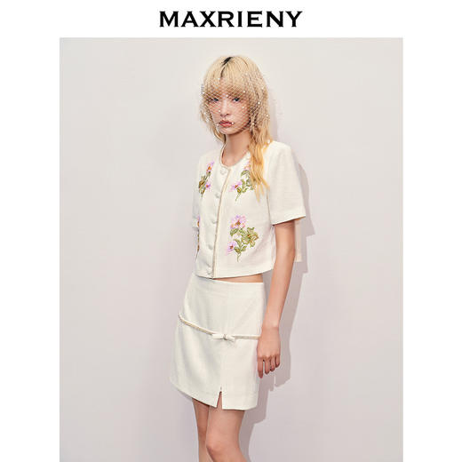 【商场同款】MAXRIENY华丽感立体钉珠花朵短外套女2024夏季新款(货号:MC85JA276) 商品图2