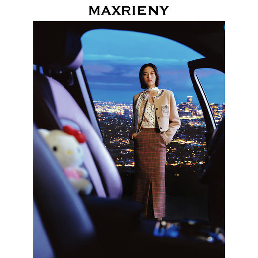 玛克门店发货：【MAXRIENY x Hello Kitty联名系列】短款小香外套(货号:MC88JA832) 商品图1