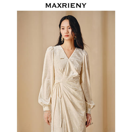 玛克门店发货：MAXRIENY法式复古连衣裙钻石绒围裹绑带松弛感裙子(货号:MC88DR808) 商品图2