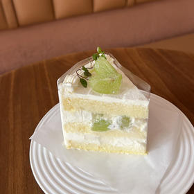 半糖｜青提切角蛋糕