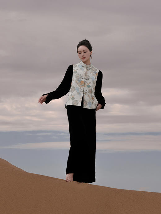 盛唐婧 |涅槃重生中式国风宋锦对襟马甲 商品图0