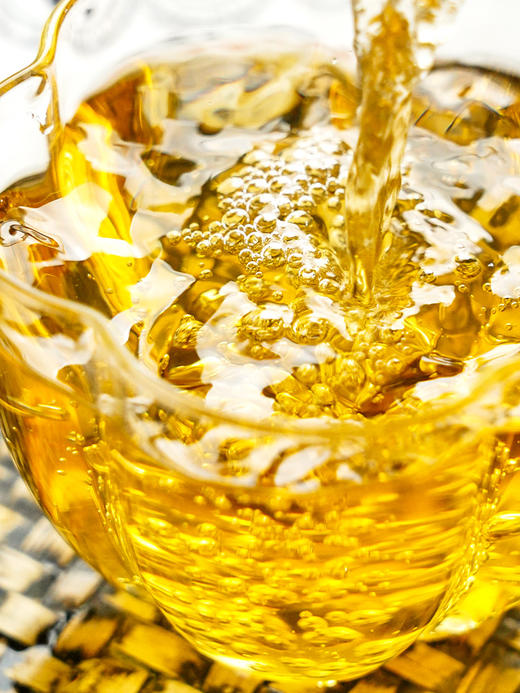 【限量加赠 汝窑杯】【积分兑换】【积分兑换价：730元+600积分】【凤饼贡茶那罕】2023年春茶那罕46号茶农李贵宏家古茶园，皇帝宠幸了12年的山头，普洱茶生茶饼茶叶357克/饼 5饼/提 2提/件 商品图8