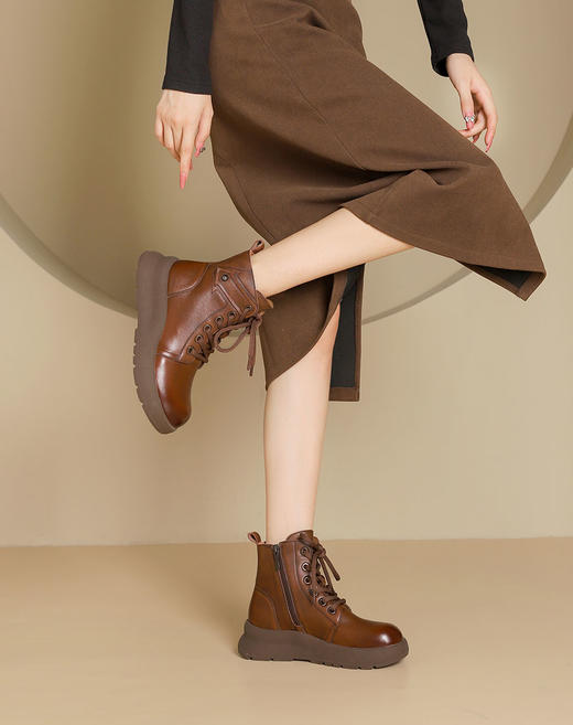 西村名物2024年冬季新款小圆头厚底增高跟系带马丁靴T24DS47011 商品图4