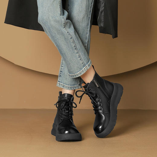 西村名物2024年冬季新款小圆头厚底增高跟系带马丁靴T24DS47011 商品图5