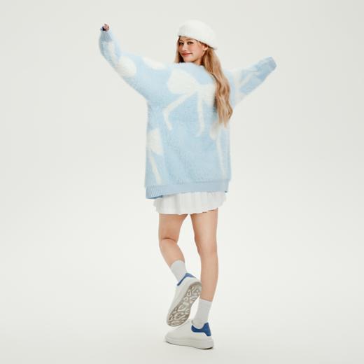 [15天内发][下单送背心]YKYB仿貂毛绣花蝴蝶趣味感OVERSIZE双色慵懒针织衫毛衣 商品图3