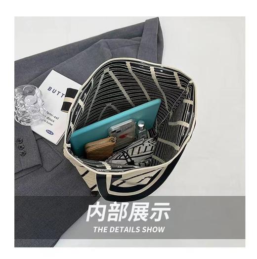 2024年秋季款小众设计款波浪纹针织包 商品图4